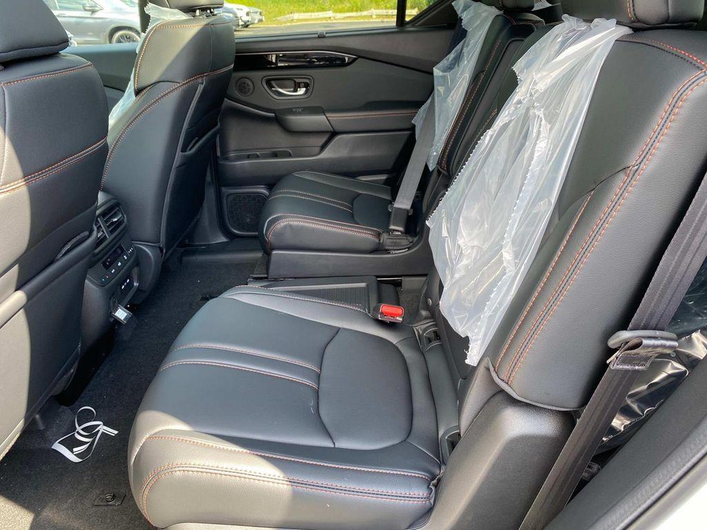 new 2025 Honda Pilot car, priced at $51,305