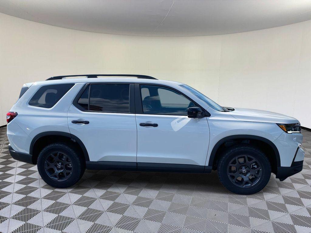 new 2025 Honda Pilot car, priced at $51,305