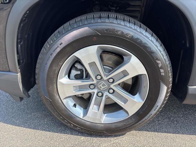 used 2025 Honda Pilot car, priced at $43,912