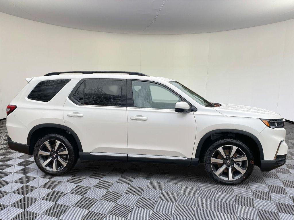 new 2025 Honda Pilot car, priced at $51,550