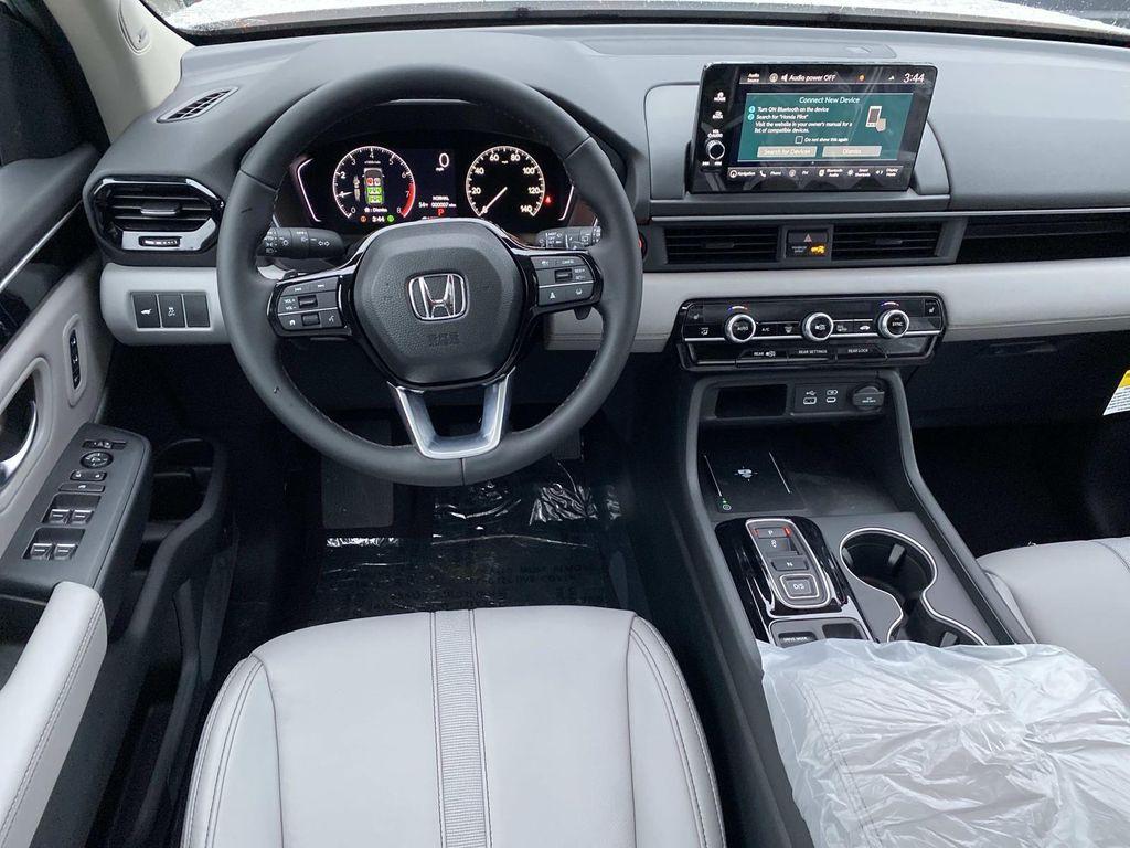 new 2025 Honda Pilot car, priced at $51,550