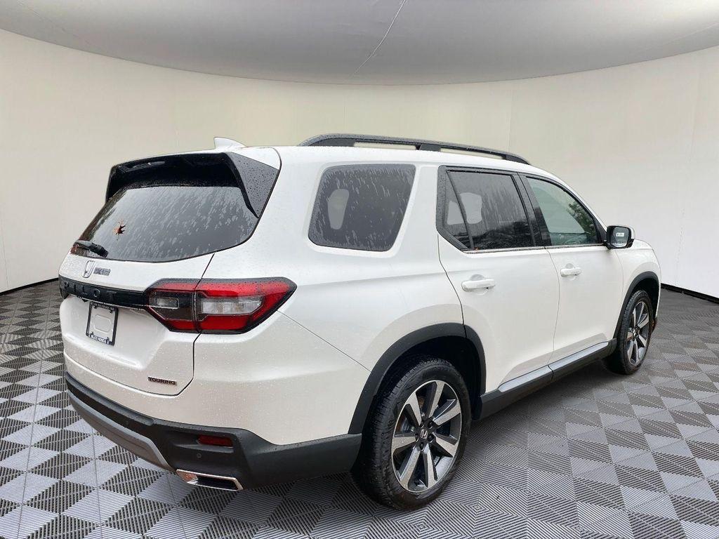 new 2025 Honda Pilot car, priced at $51,550