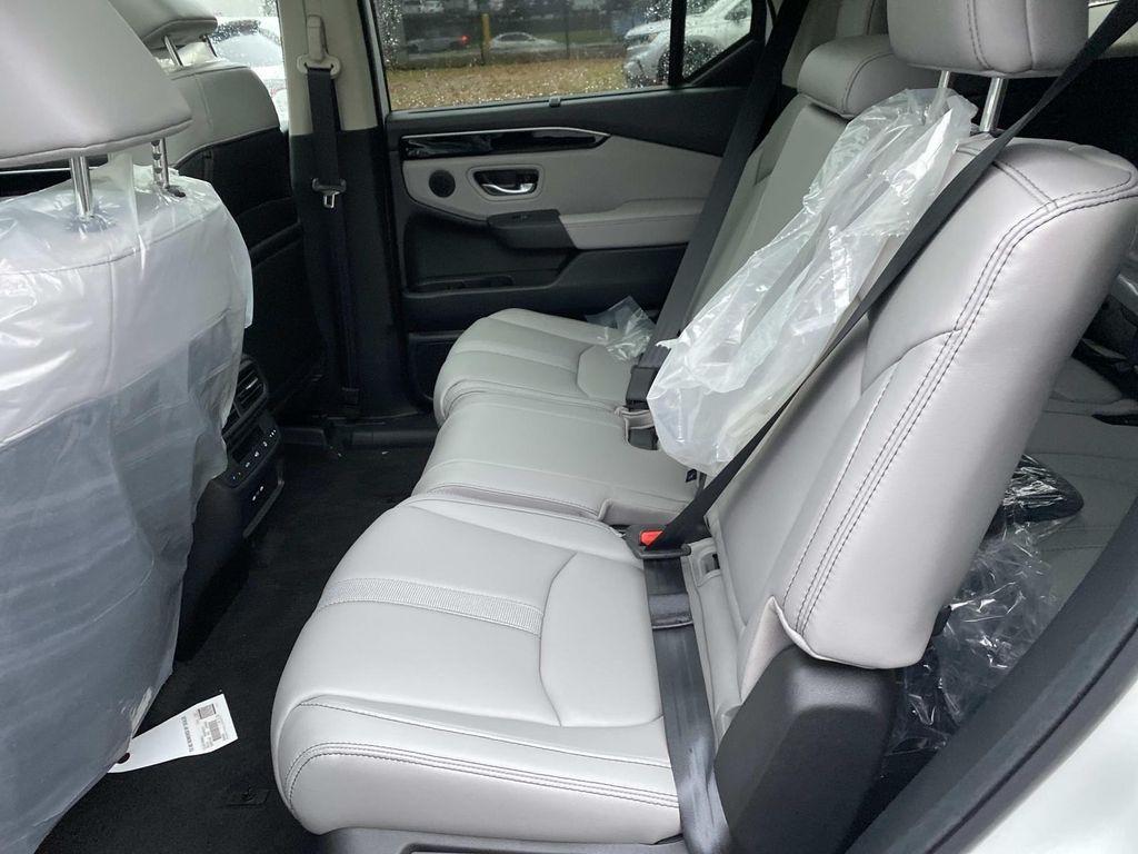 new 2025 Honda Pilot car, priced at $51,550