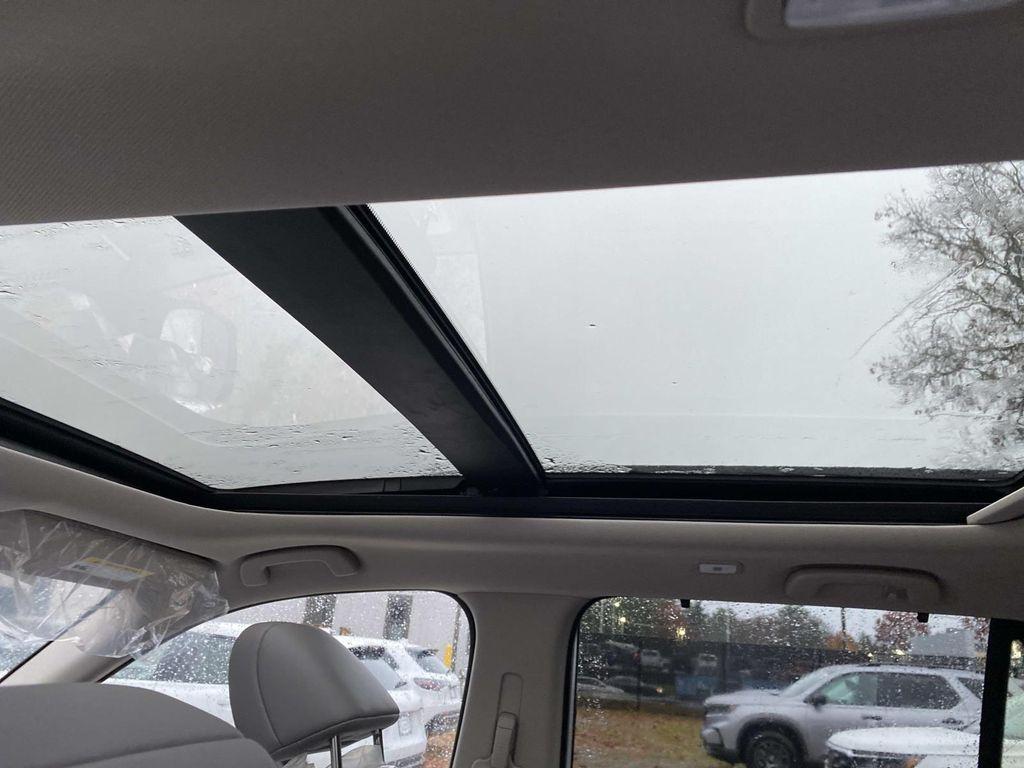 new 2025 Honda Pilot car, priced at $51,550