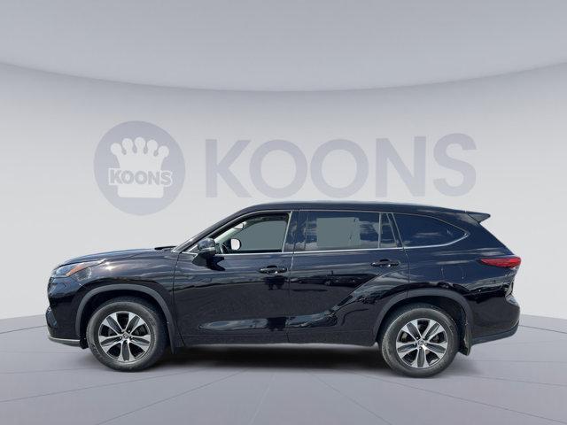 used 2021 Toyota Highlander car, priced at $34,000
