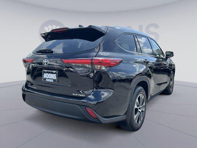 used 2021 Toyota Highlander car, priced at $34,000