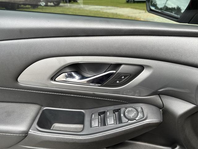 used 2022 Chevrolet Traverse car, priced at $28,422