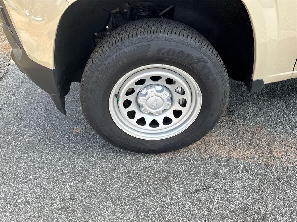 used 2024 Chevrolet Colorado car, priced at $27,633