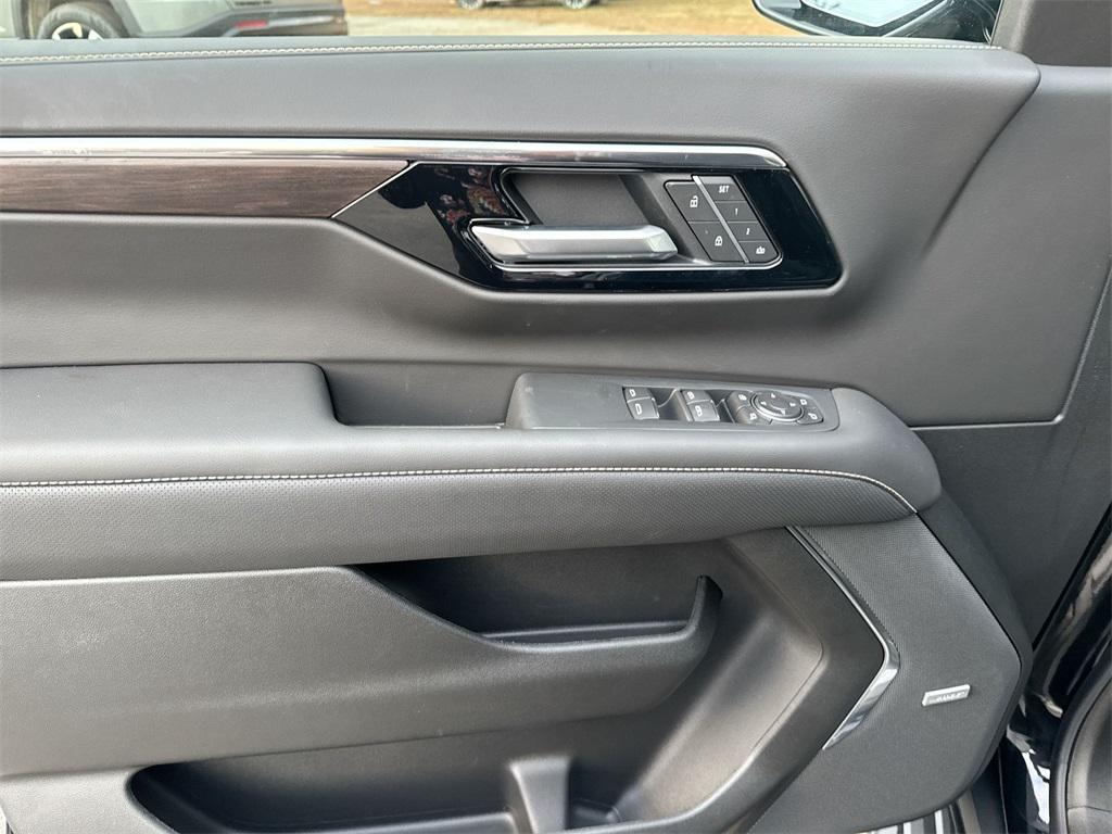 new 2026 Chevrolet Suburban car, priced at $82,860