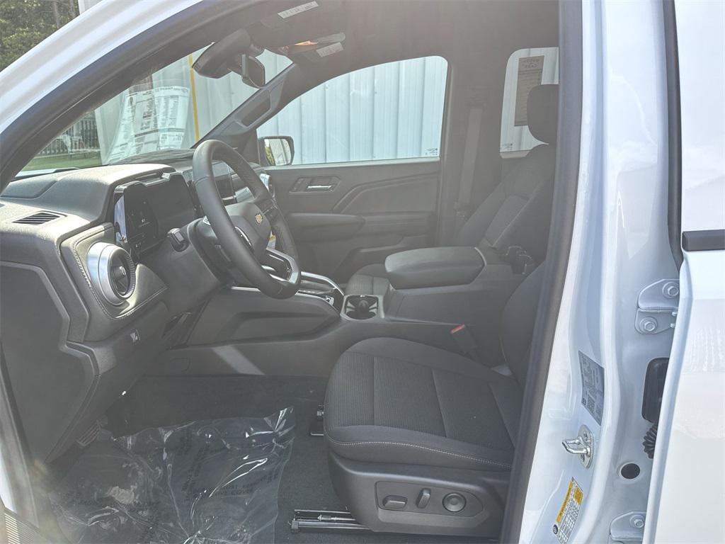 new 2025 Chevrolet Colorado car, priced at $33,064