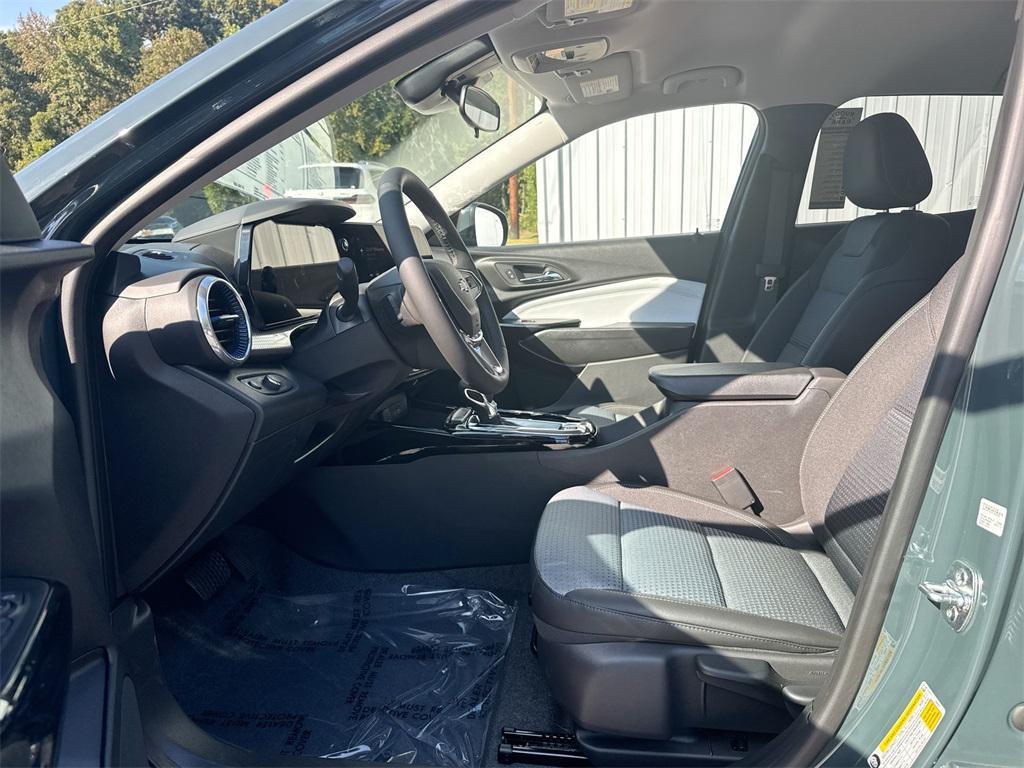 new 2025 Chevrolet Trax car, priced at $26,290