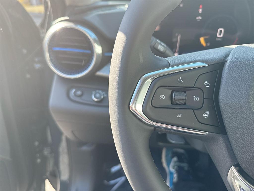 new 2025 Chevrolet Trax car, priced at $26,290