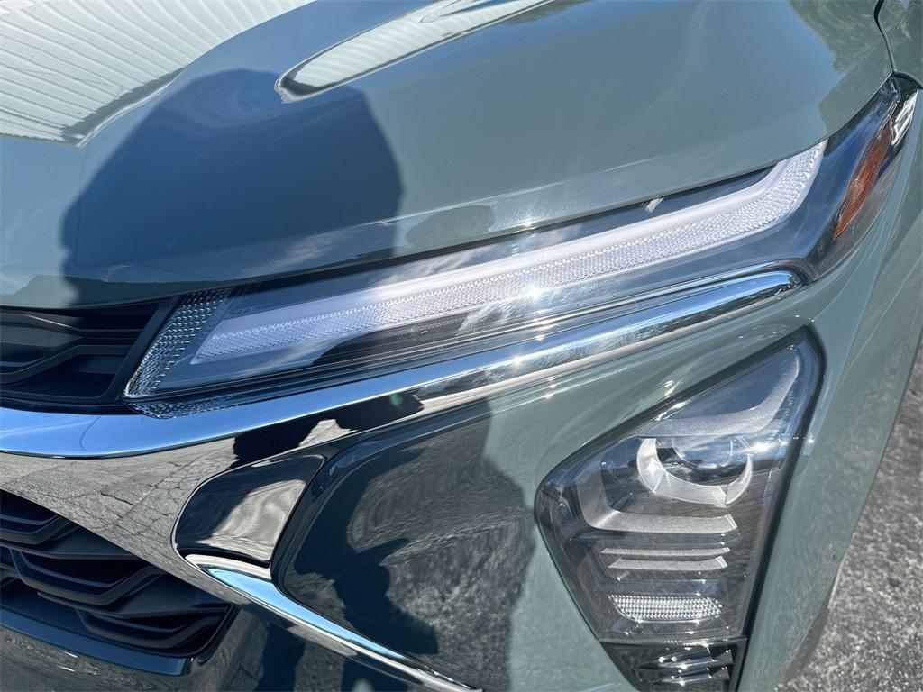 new 2025 Chevrolet Trax car, priced at $26,290