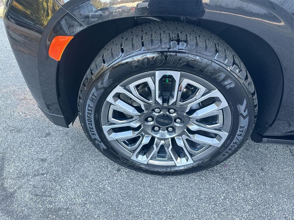 used 2023 GMC Yukon XL car, priced at $68,596