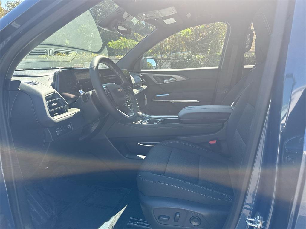 new 2026 Chevrolet Traverse car, priced at $42,695