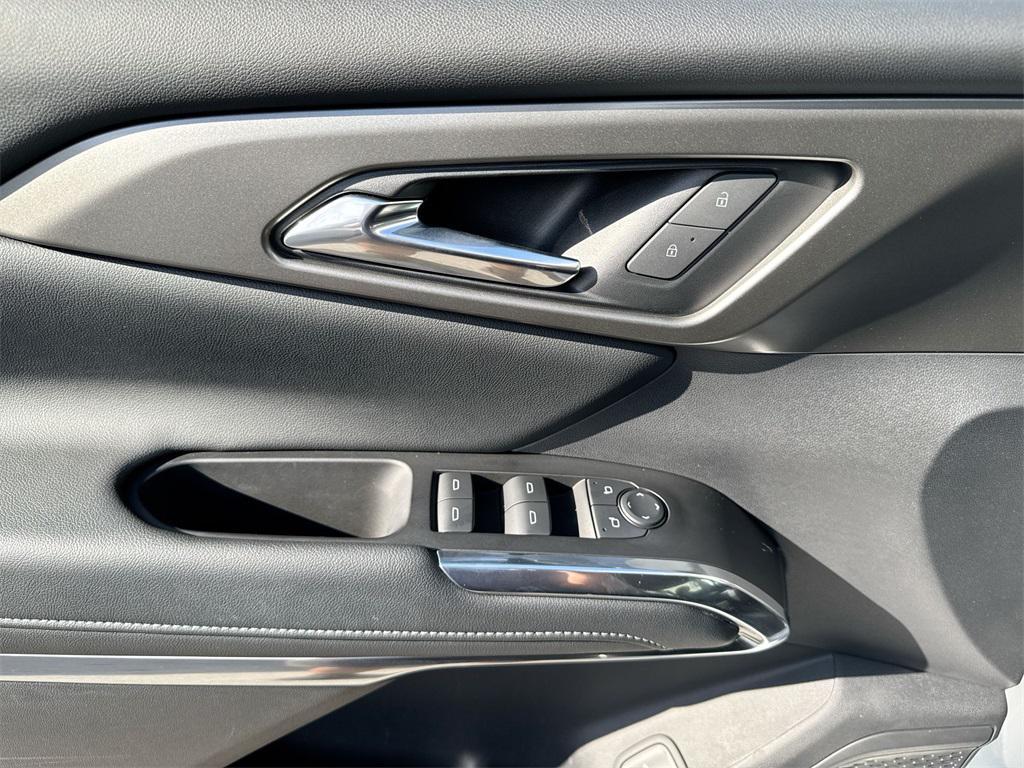 used 2024 Chevrolet Traverse car, priced at $35,875