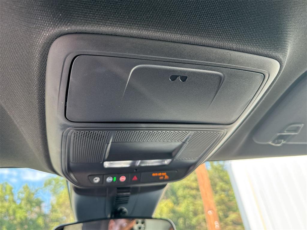 used 2024 Chevrolet Traverse car, priced at $35,875