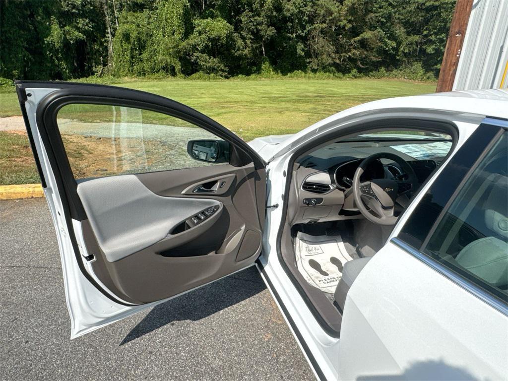 new 2024 Chevrolet Malibu car, priced at $25,795