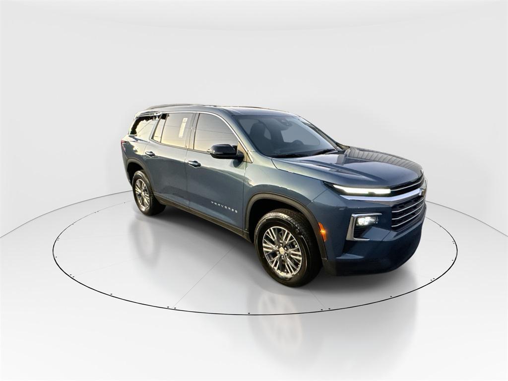 used 2025 Chevrolet Traverse car, priced at $36,922