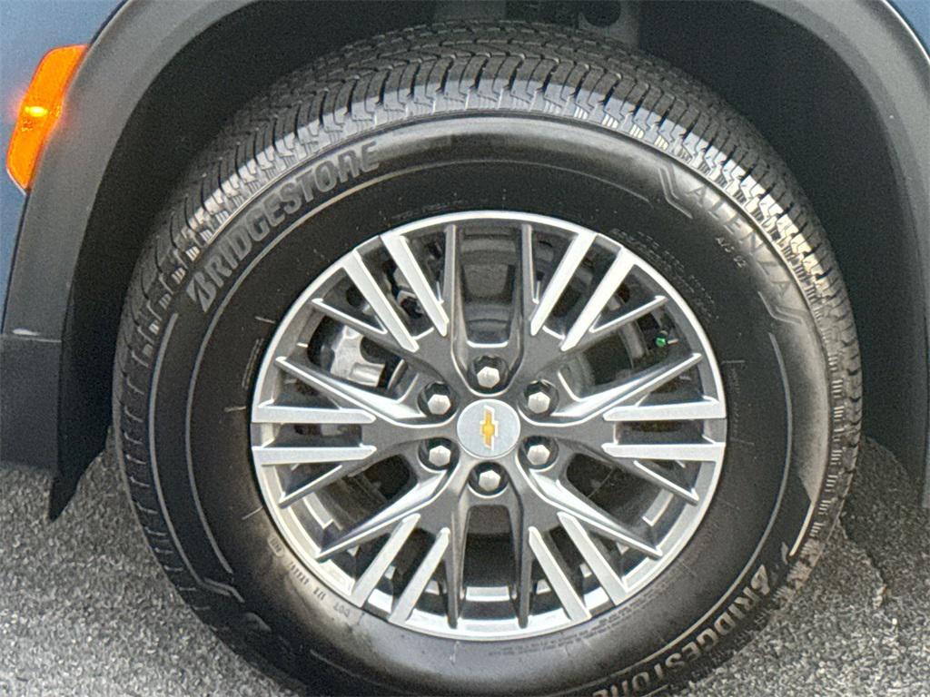 used 2025 Chevrolet Traverse car, priced at $36,922