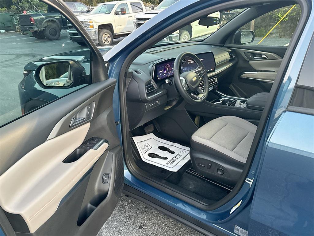 used 2025 Chevrolet Traverse car, priced at $36,922