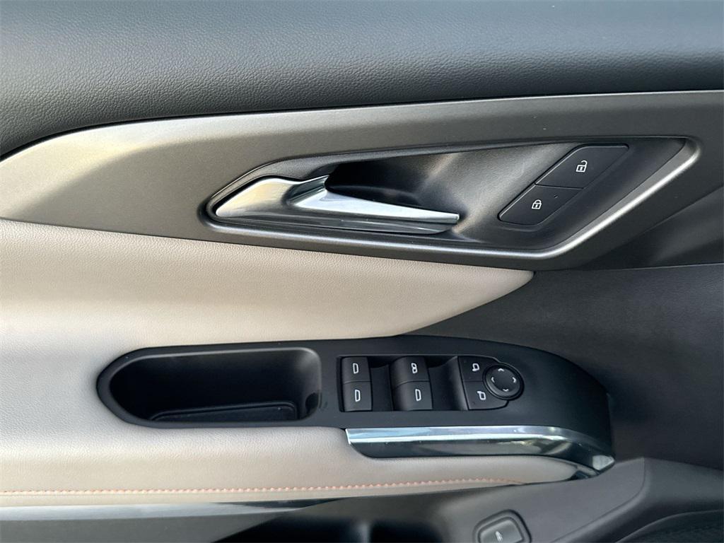 used 2025 Chevrolet Traverse car, priced at $36,922