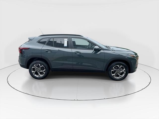 new 2025 Chevrolet Trax car, priced at $25,250