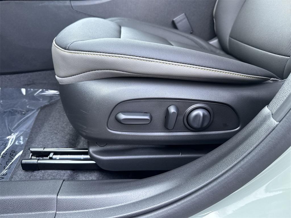 new 2025 Chevrolet Trax car, priced at $27,342