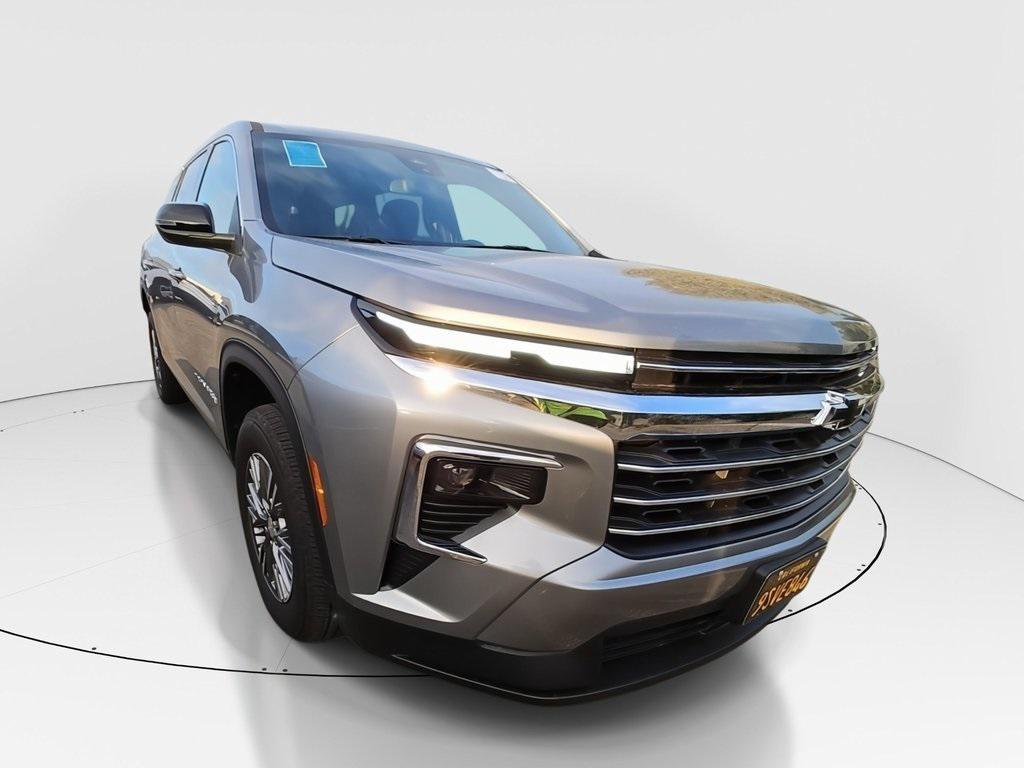 used 2025 Chevrolet Traverse car, priced at $34,990