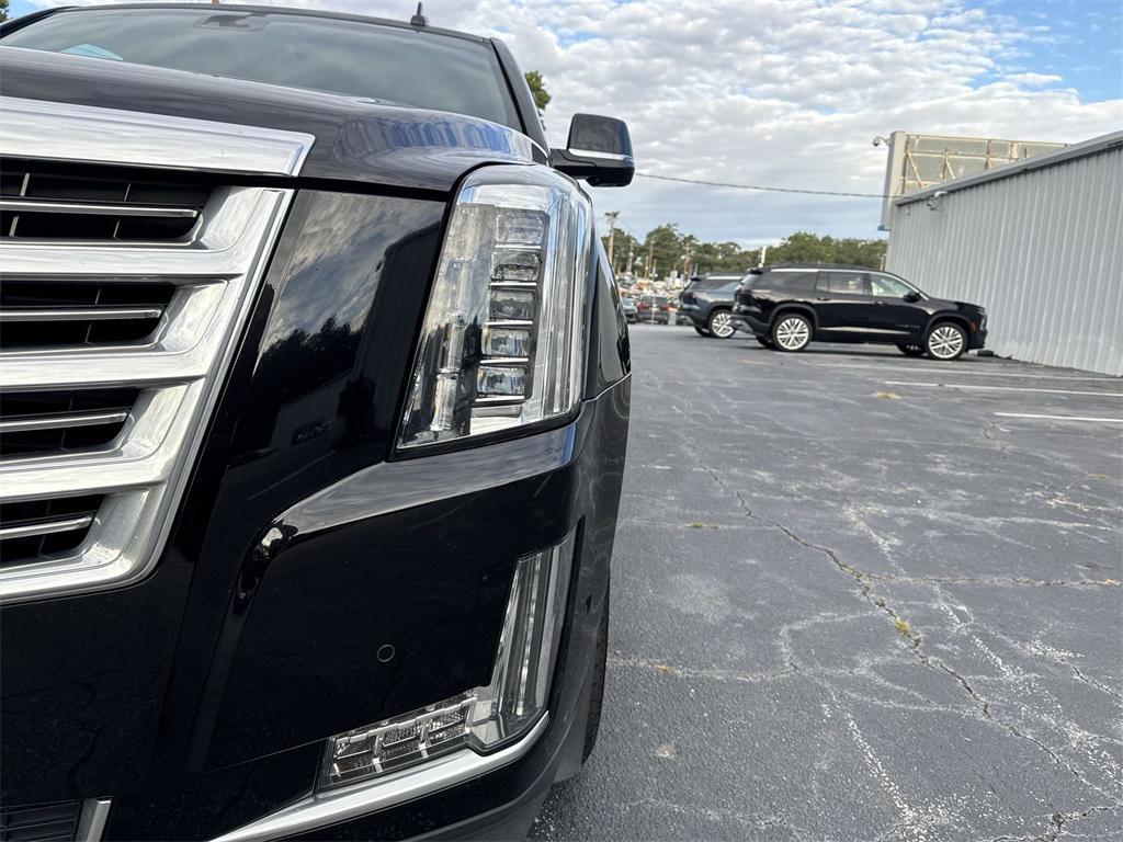 used 2020 Cadillac Escalade ESV car, priced at $32,692
