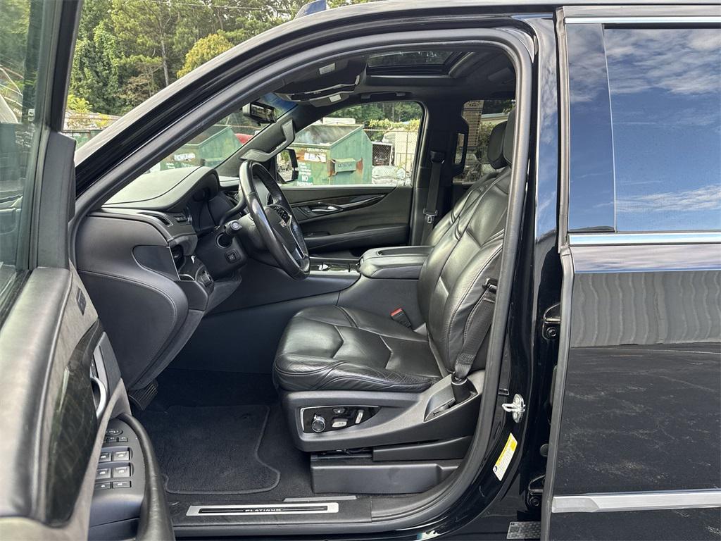used 2020 Cadillac Escalade ESV car, priced at $32,692