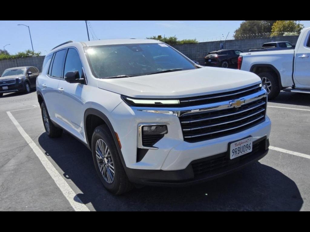 used 2025 Chevrolet Traverse car, priced at $34,990