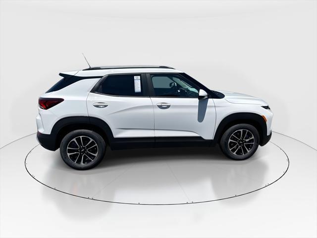 new 2025 Chevrolet TrailBlazer car, priced at $28,056