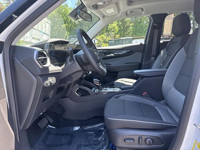 new 2025 Chevrolet TrailBlazer car, priced at $28,056