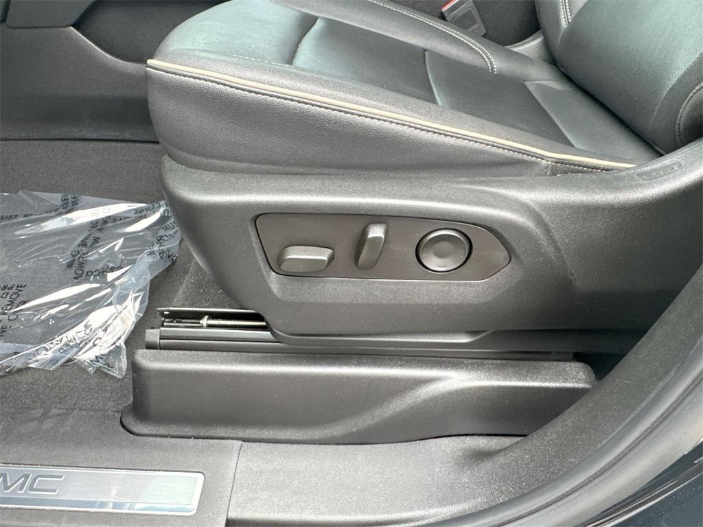 used 2023 GMC Yukon XL car, priced at $53,344