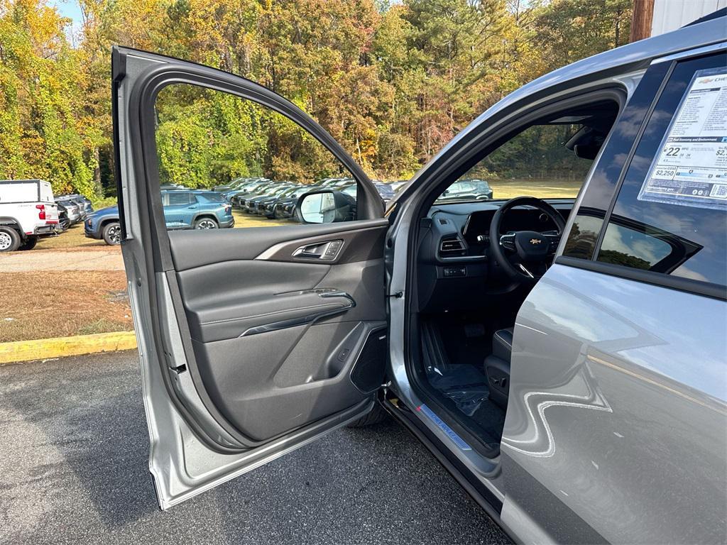 new 2026 Chevrolet Traverse car, priced at $56,995