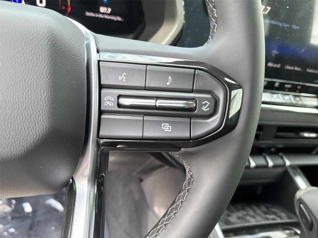 new 2025 Chevrolet Colorado car, priced at $30,675