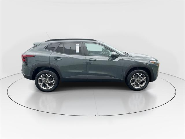 new 2025 Chevrolet Trax car, priced at $25,250