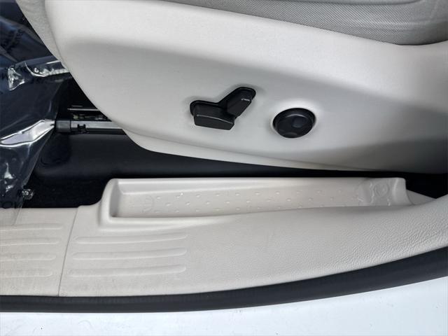 used 2021 Chrysler Pacifica Hybrid car, priced at $23,423