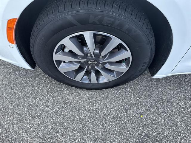 used 2021 Chrysler Pacifica Hybrid car, priced at $23,423