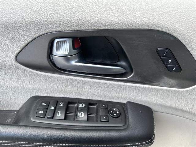 used 2021 Chrysler Pacifica Hybrid car, priced at $23,423