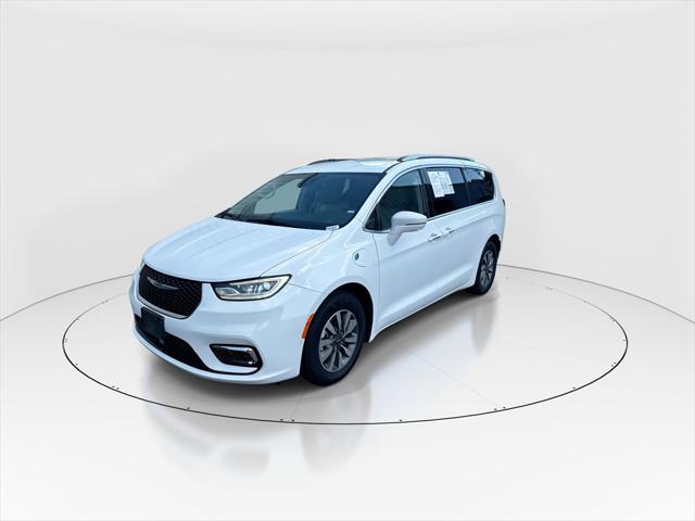 used 2021 Chrysler Pacifica Hybrid car, priced at $23,423
