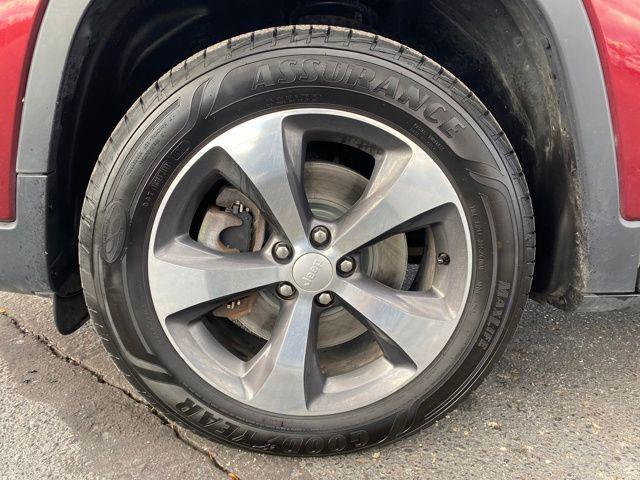 used 2019 Jeep Cherokee car, priced at $17,800