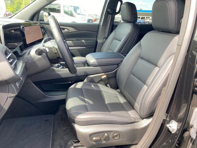 used 2025 Chevrolet Traverse car, priced at $41,500