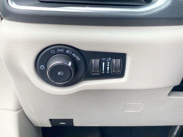 used 2023 Chrysler Pacifica car, priced at $25,800