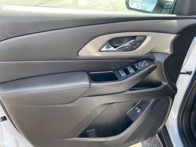 used 2023 Chevrolet Traverse car, priced at $30,000