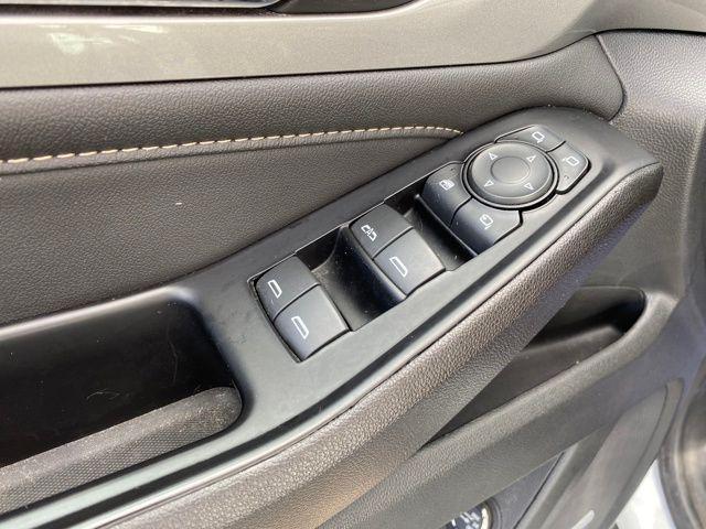 used 2023 Chevrolet Traverse car, priced at $31,500