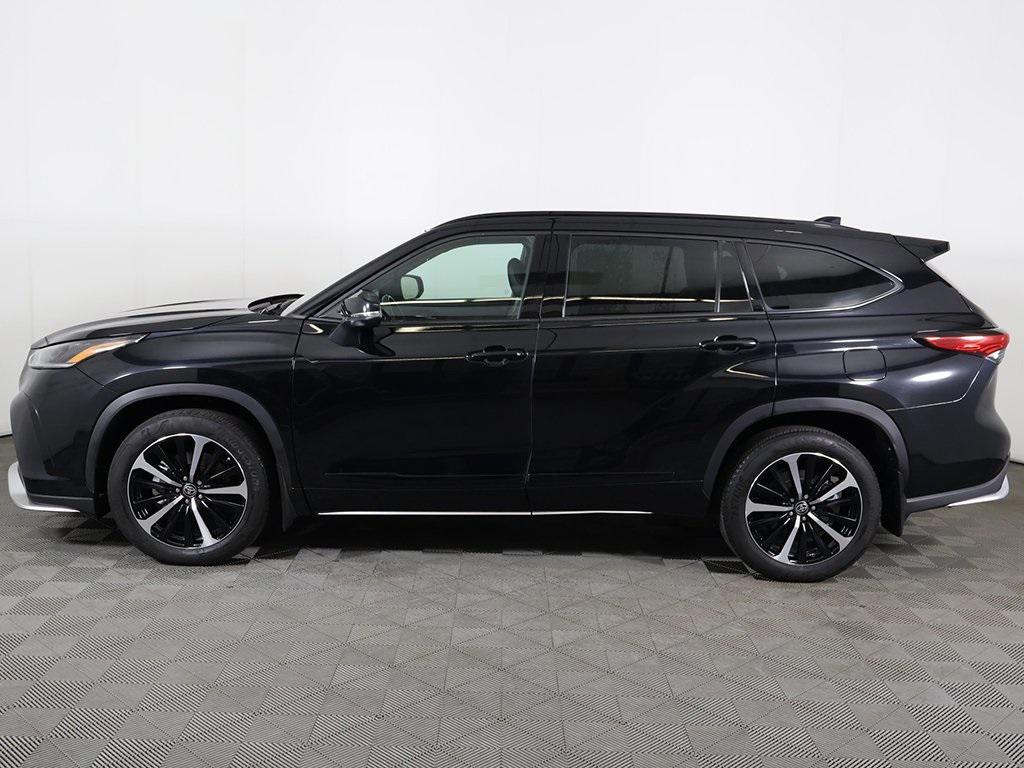 used 2022 Toyota Highlander car, priced at $35,399