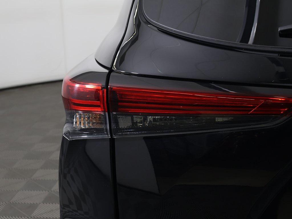 used 2022 Toyota Highlander car, priced at $35,399