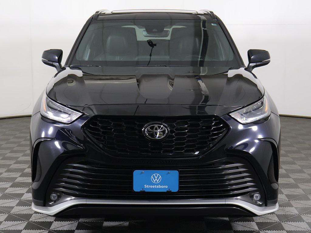used 2022 Toyota Highlander car, priced at $35,399
